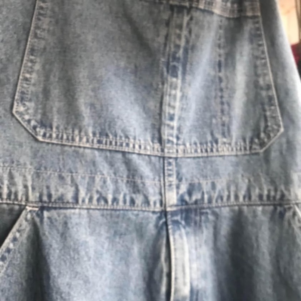 Silver tab overalls 
Levi’s large 
up to 44” to 46” waist
inseam 30”
Unisex
NWT - Picture 6 of 10